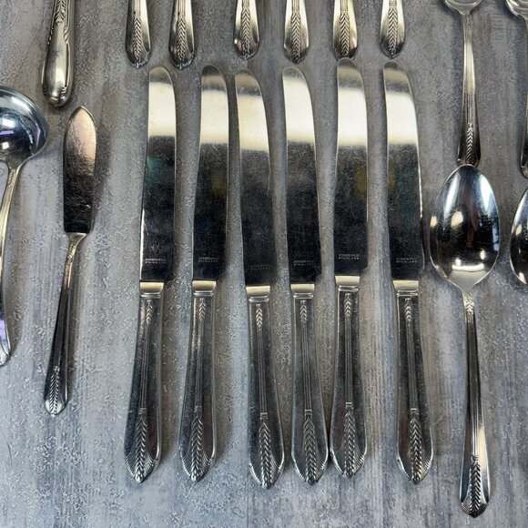 Wm Rogers 1939 ALLURE Wheat Silver Plate Flatware 35 Pc 6 Servings - Picture 5 of 13